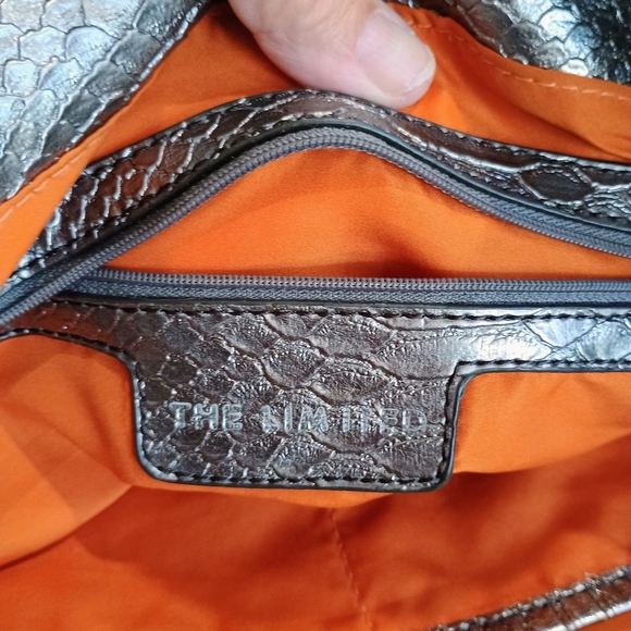 The Limited Metallic Silver Shoulder Bag - Picture 8 of 9
